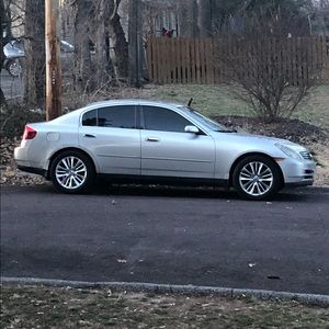 2004 Infiniti G35X. Awd clean title 140k miles